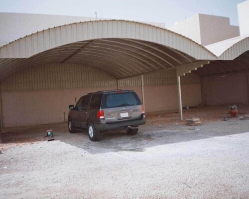 مظلات نصف دائرة